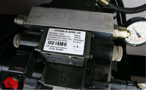油面が付着した鋼板や自動車部品の表示・管理ラベル